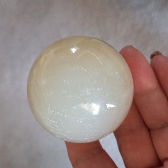 Golden Quartz Crystal Sphere. - Picture 4 of 8